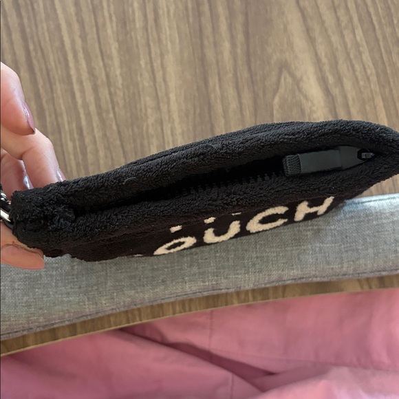 Marc Jacobs Fluffy‎ The Pouch Wristlet Black White Terry - Picture 7 of 14